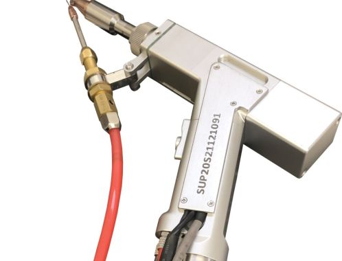 Ruční laserové svařování - svařovací pistole - využití svařovací energie v manuálním provedení.